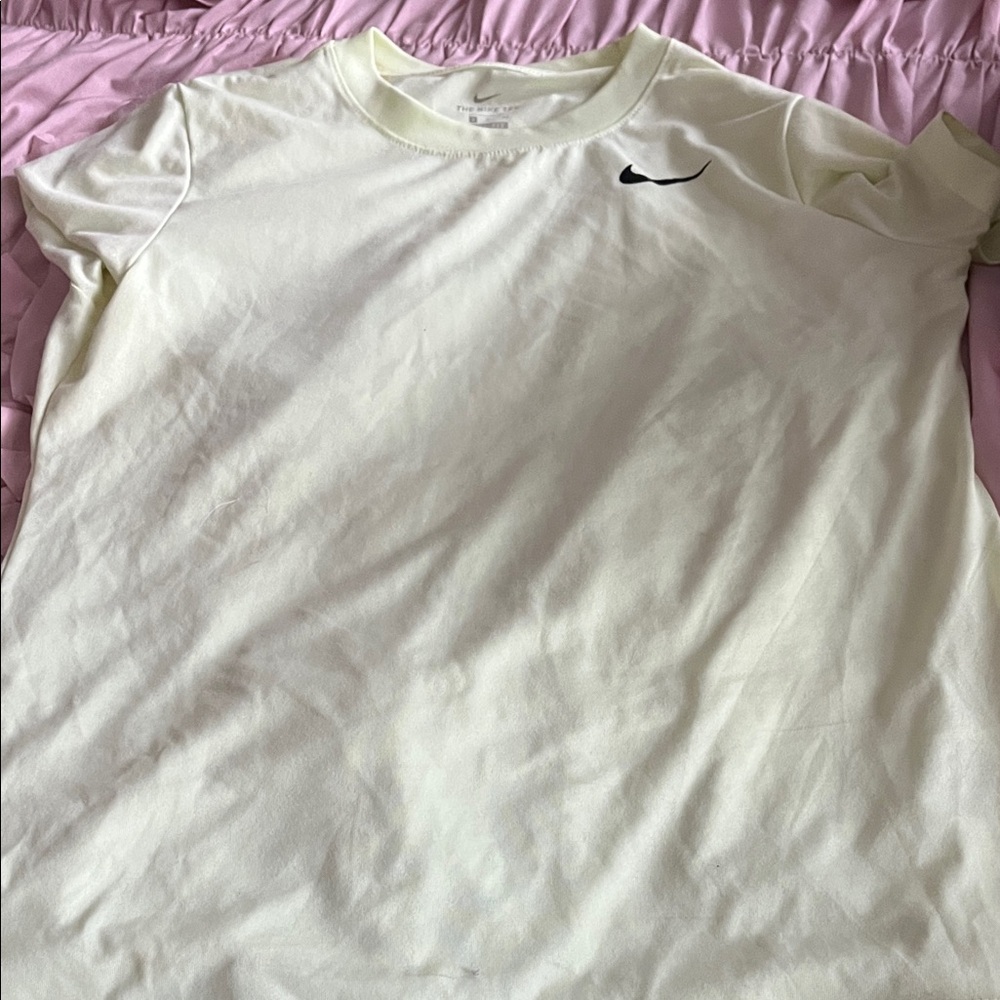Women’s Nike drifit tee